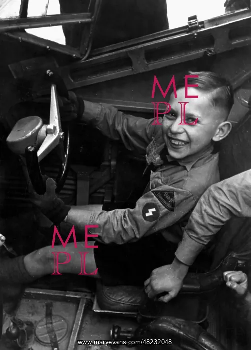 : HJ-member in the cockpit of a Luftwaffe plane, 1941 : HJ-member in the cockpit of a Luftwaffe plane, 1941