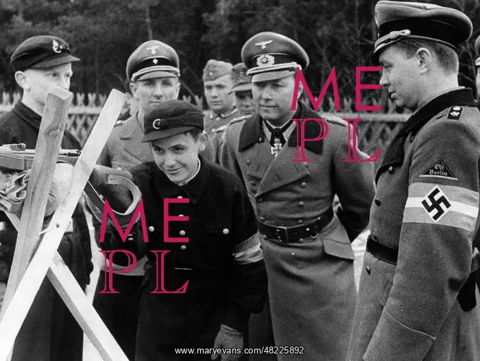 : HJ-member at a target practice, 1944 : HJ-member at a target practice, 1944