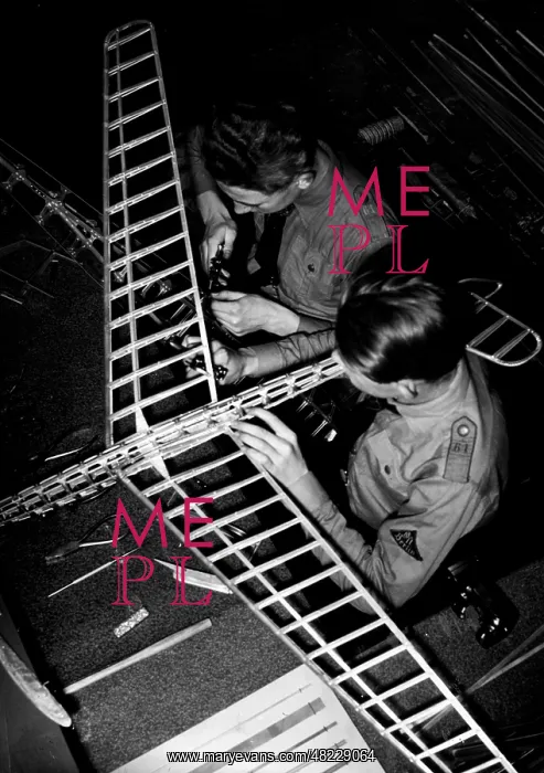 : HJ members when building a model airplane in Berlin, 193 : HJ members when building a model airplane in Berlin, 193