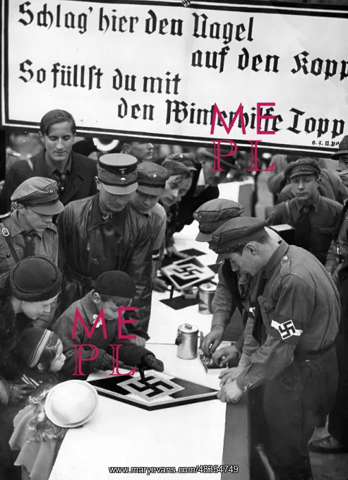 : HJ members collect for the Winter Relief, 1933 : HJ members collect for the Winter Relief, 1933