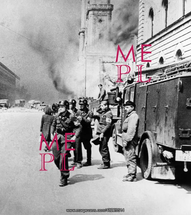 : HJ members as firefighter helpers in Munich, 1944 : HJ members as firefighter helpers in Munich, 1944