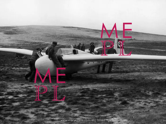 : HJ members with glider in Trebbin, 1940 : HJ members with glider in Trebbin, 1940