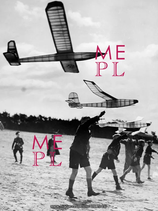 : HJ members with model aircrafts, 1935 : HJ members with model aircrafts, 1935