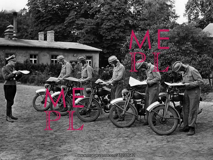 : HJ training of motorcyclists, 1942 : HJ training of motorcyclists, 1942