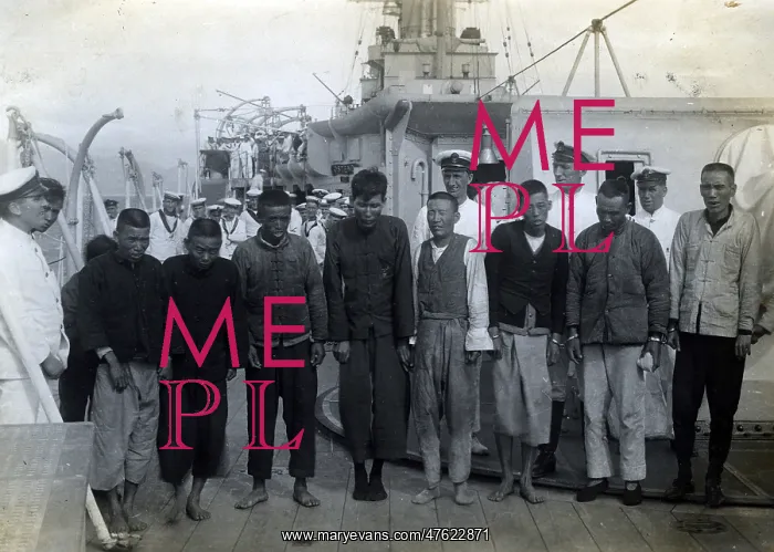 : HMS Bluebell, British Acacia class sloop, with prisoners : HMS Bluebell, British Acacia class sloop, with prisoners