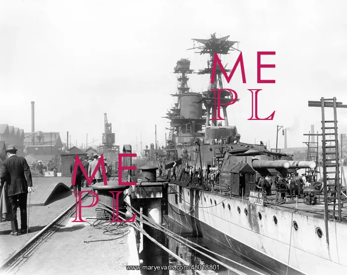 : HMS Courageous, British battlecruiser, WW1 : HMS Courageous, British battlecruiser, WW1