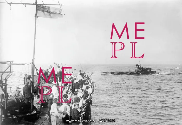 : HMS Grampus and HMS E11 submarine, WW1 : HMS Grampus and HMS E11 submarine, WW1