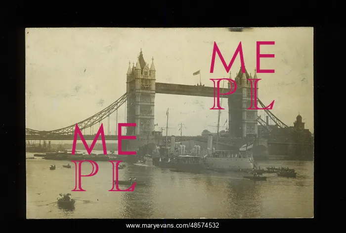 : HMS Hazard on River Thames, Tower Bridge : HMS Hazard on River Thames, Tower Bridge