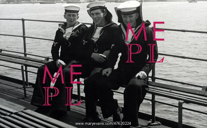 : HMS Raleigh, British heavy cruiser, crew members : HMS Raleigh, British heavy cruiser, crew members