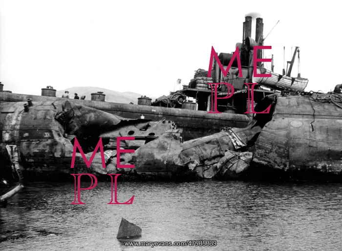  : HMS Stoic. Damage to port side of submarine HMS Stoic