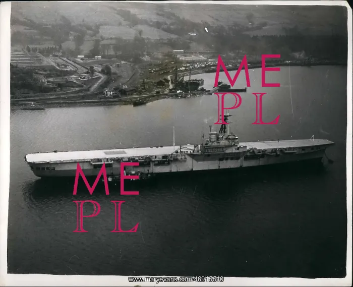 : HMS Triumph aircraft carrier on the River Clyde : HMS Triumph aircraft carrier on the River Clyde