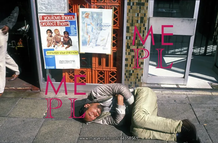 : Hobo sleeping in the streets of Hillbrow : Hobo sleeping in the streets of Hillbrow