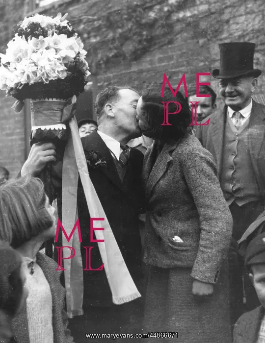 : HOCKTIDE KISS : HOCKTIDE KISS