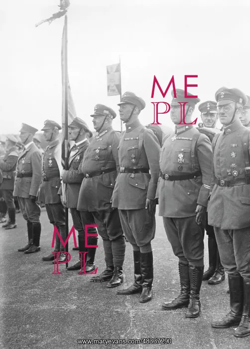 : Hohenzollern princes at a Stahlhelm roll call : Hohenzollern princes at a Stahlhelm roll call