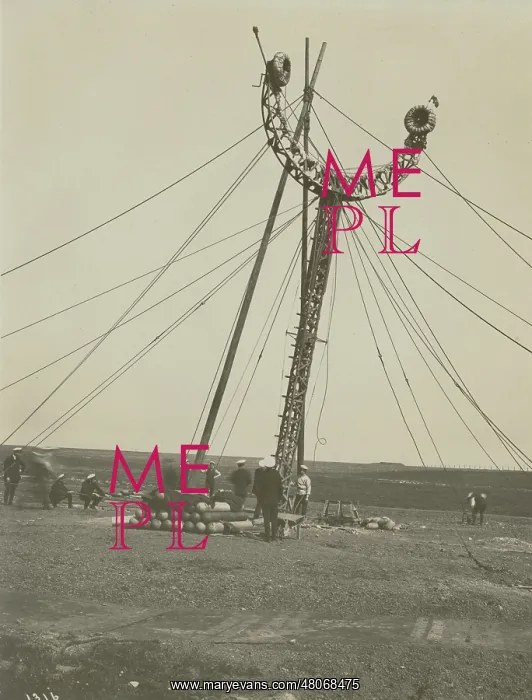 : Hoisting the mast for the mooring experiment : Hoisting the mast for the mooring experiment