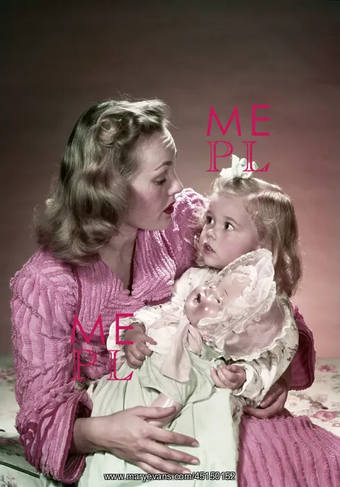 : Hold Me Tight Mommy : Hold Me Tight Mommy