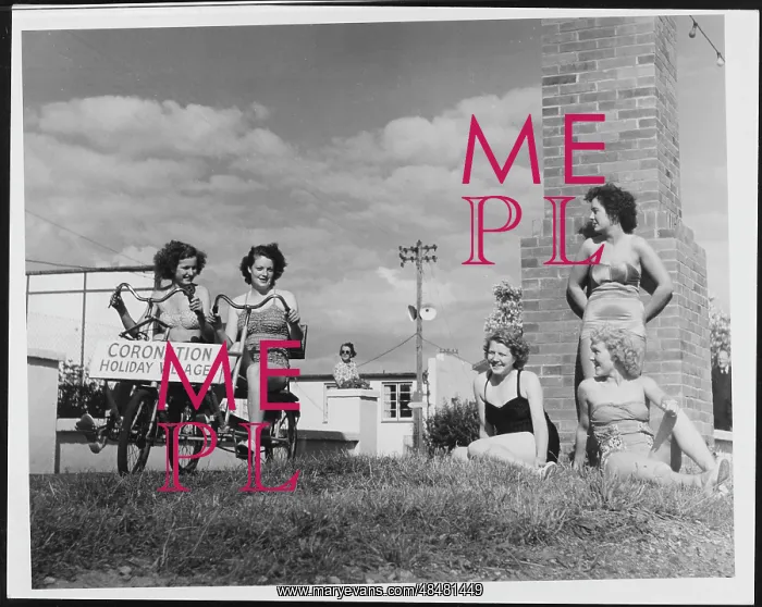: HOLIDAY CAMP : HOLIDAY CAMP