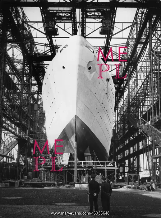 : Holiday ship briefly before the launching : Holiday ship briefly before the launching