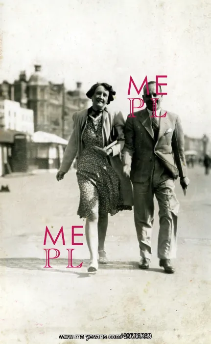 : Holidaymaker Couple, Weymouth, Dorset : Holidaymaker Couple, Weymouth, Dorset