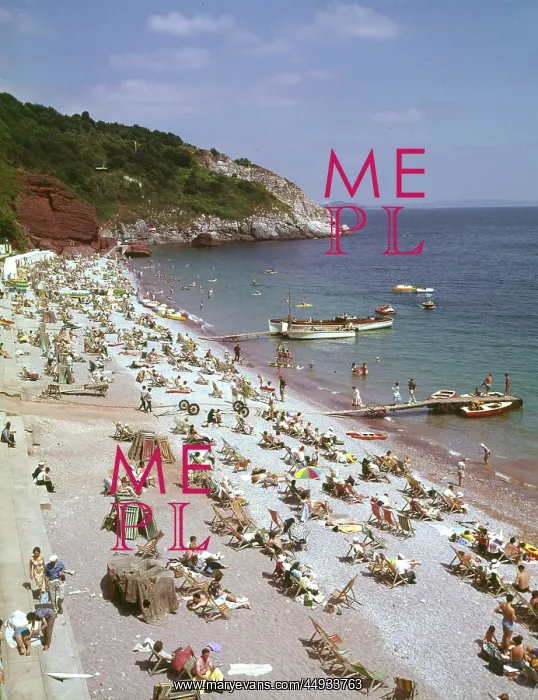 : Holidaymakers at Babbacombe Beach, Torquay, Devon : Holidaymakers at Babbacombe Beach, Torquay, Devon