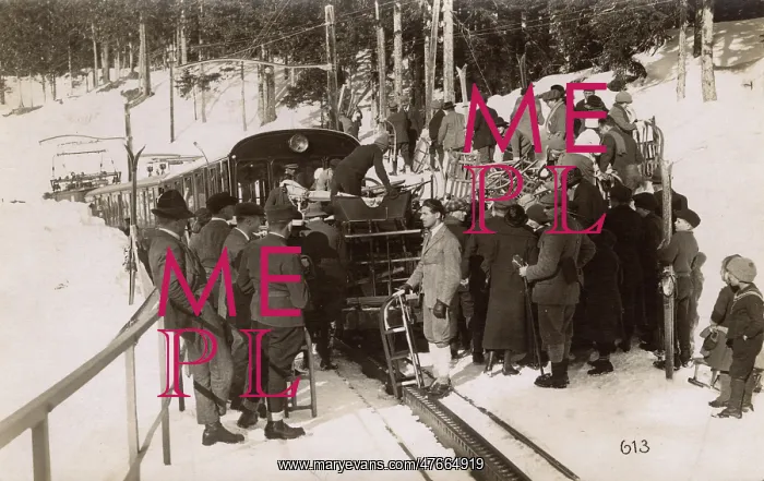: Holidaymakers on cog train, Wengen, Bern, Switzerland : Holidaymakers on cog train, Wengen, Bern, Switzerland