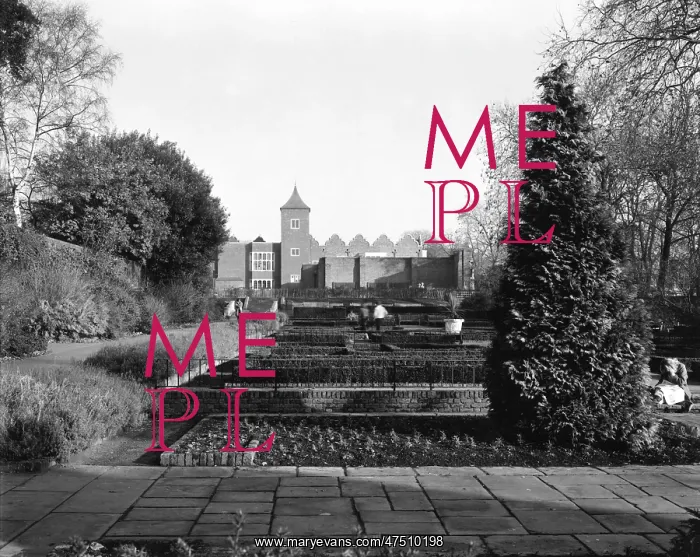 : HOLLAND PARK, LONDON : HOLLAND PARK, LONDON