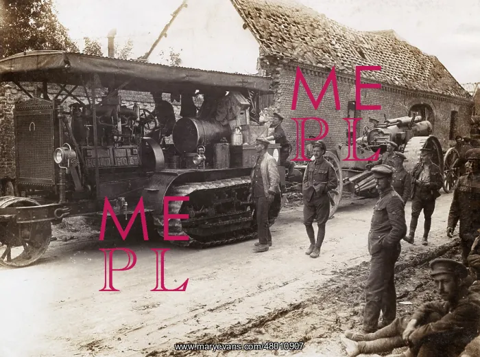 : Holt tractor transporting heavy artillery, WW1 : Holt tractor transporting heavy artillery, WW1
