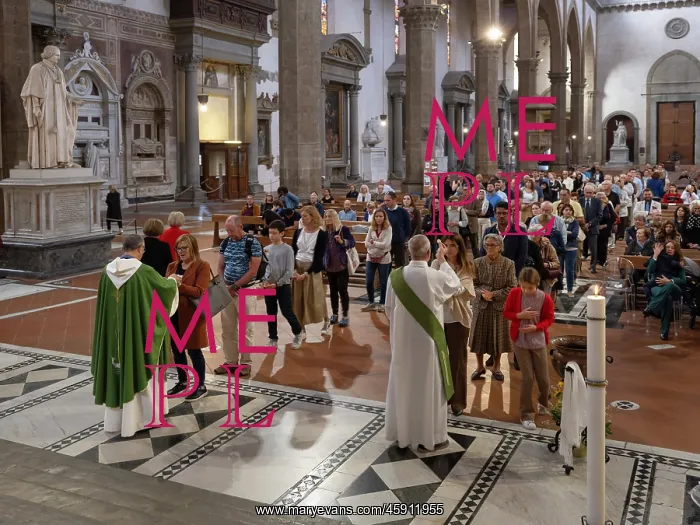  : Holy Communion, Sunday mass, Santa Croce, Florence, Tuscany