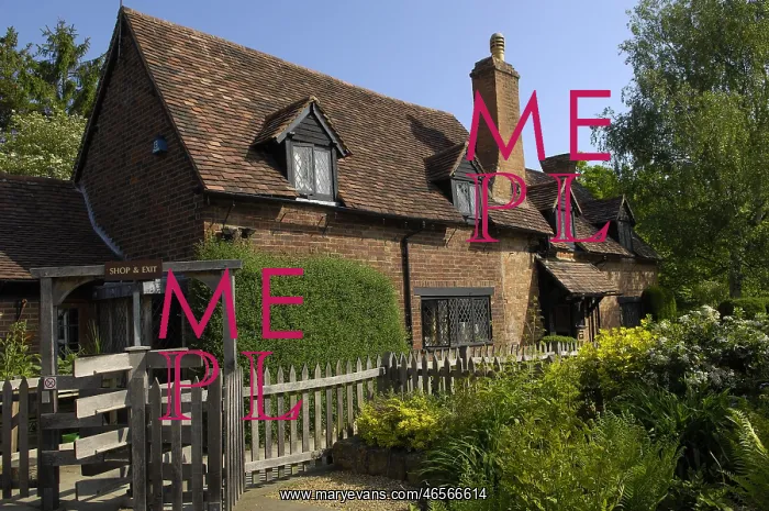 : Home of Anne Hathaway : Home of Anne Hathaway