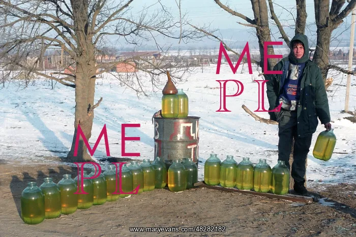 : Home-made crude petrol in Chechnya, 1995 : Home-made crude petrol in Chechnya, 1995