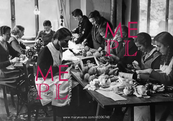 : Home work in Sonneberg, 1935 : Home work in Sonneberg, 1935