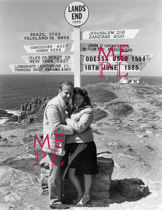 : Honeymoon couple and signpost at Land's End, Cornwall : Honeymoon couple and signpost at Land's End, Cornwall
