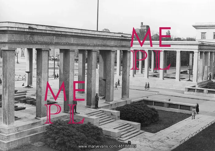 : Honor Temples on the Koenigsplatz, 1942 : Honor Temples on the Koenigsplatz, 1942