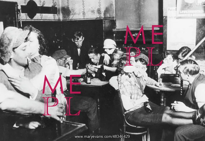 : Hoodlums pub in Berlin, 1929 : Hoodlums pub in Berlin, 1929