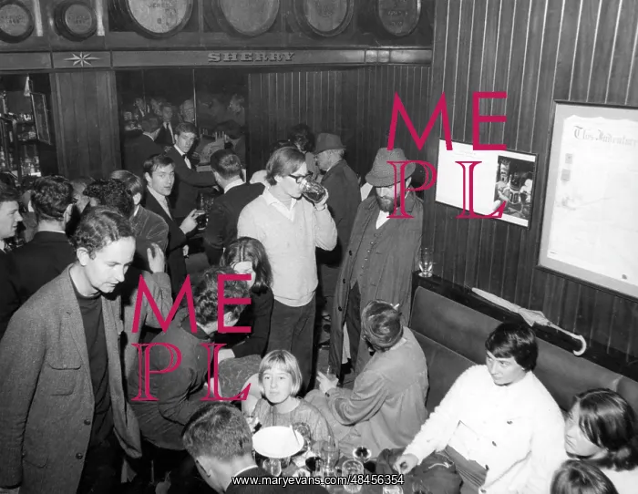  : THE HOOP BAR SCENE