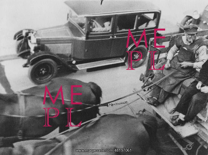 : Horse carriage next to an automobile, 1930 : Horse carriage next to an automobile, 1930