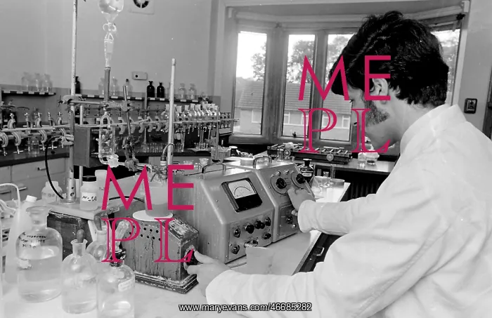 : Horse doping tests in a laboratory, Newmarket : Horse doping tests in a laboratory, Newmarket