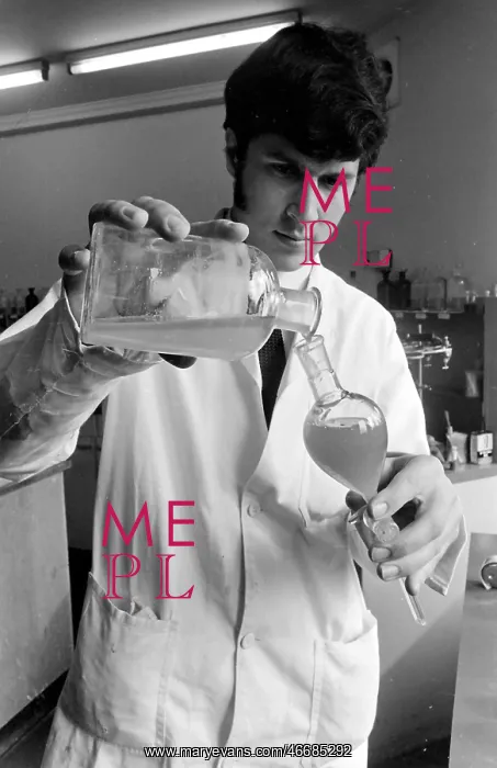 : Horse doping tests in a laboratory, Newmarket : Horse doping tests in a laboratory, Newmarket