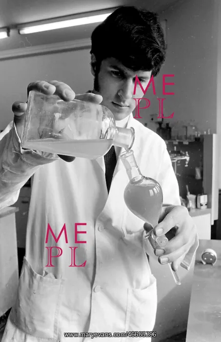 : Horse doping tests in a laboratory, Newmarket : Horse doping tests in a laboratory, Newmarket