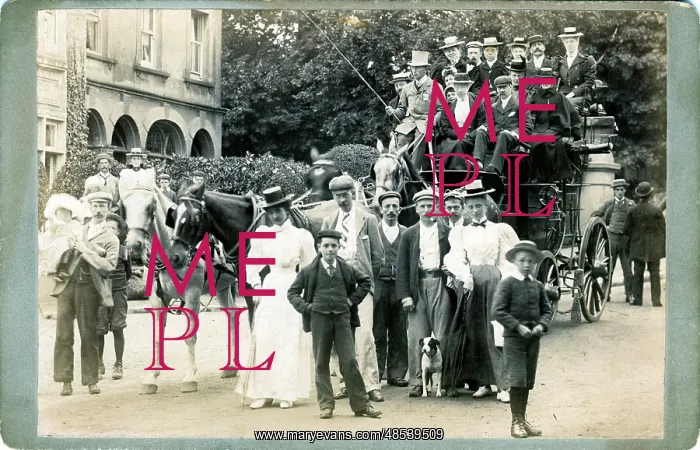 : Horse-drawn Carriage with Holidaymakers, Shanklin, Isle of W : Horse-drawn Carriage with Holidaymakers, Shanklin, Isle of W