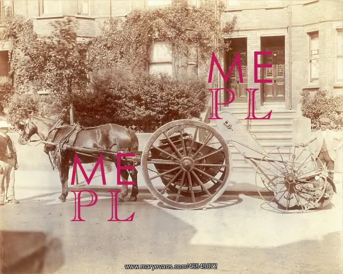 : Horse-drawn road sweeping machine : Horse-drawn road sweeping machine