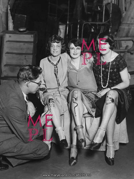 : Hosiery fashion, 1928 : Hosiery fashion, 1928