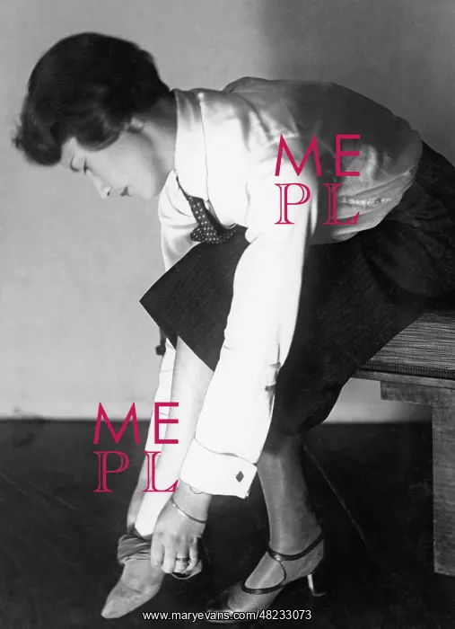 : Hosiery fashion, 1937 : Hosiery fashion, 1937