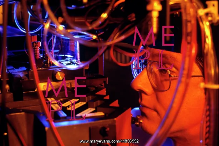 : HOSPITAL RESEARCHER SORTING CELLS WITH FLOW CYTOMETER : HOSPITAL RESEARCHER SORTING CELLS WITH FLOW CYTOMETER