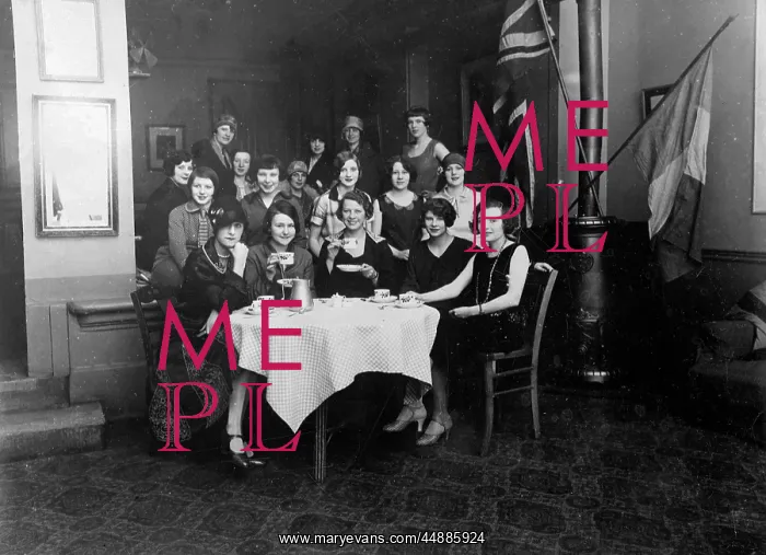 : HOSTEL FOR GIRLS 1920S : HOSTEL FOR GIRLS 1920S
