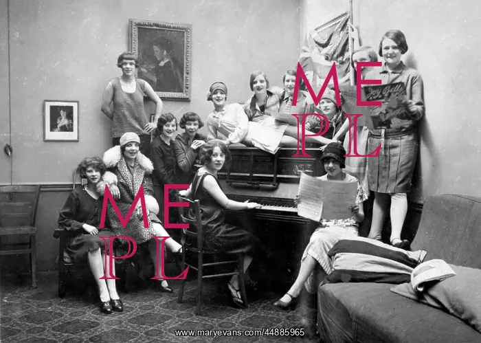 : HOSTEL FOR GIRLS 1920S : HOSTEL FOR GIRLS 1920S