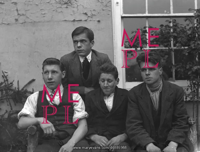 : HOSTEL LODGERS 1930S : HOSTEL LODGERS 1930S