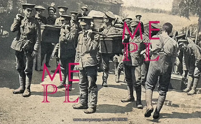 : Hot dinner for men in the trenches, WW1 : Hot dinner for men in the trenches, WW1