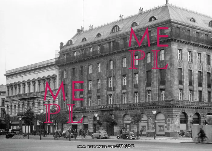 : Hotel Adlon, 1943 : Hotel Adlon, 1943
