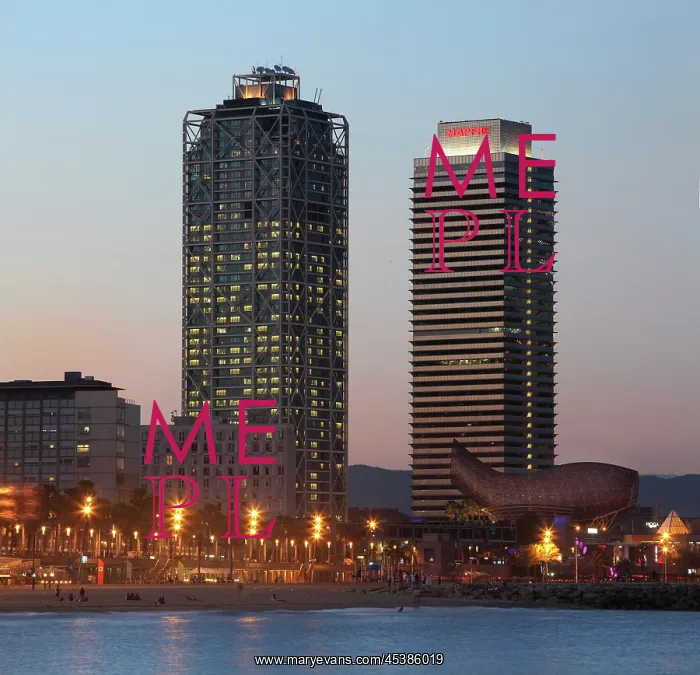 : Hotel Arts (left), Torre Mapfre (right), The Fish : Hotel Arts (left), Torre Mapfre (right), The Fish